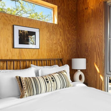 Lazo House - Riverfront With Overlooking Llano River Bagian luar foto