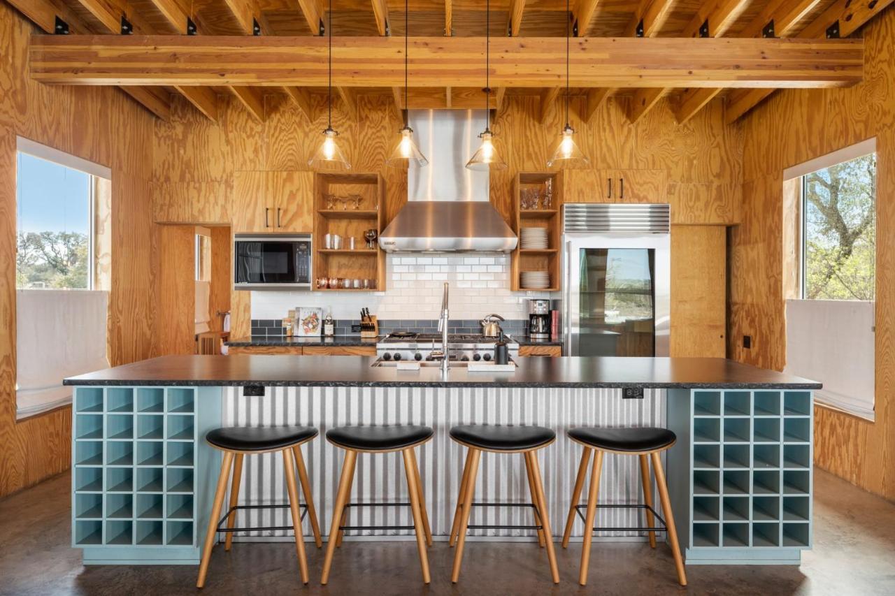 Lazo House - Riverfront With Overlooking Llano River Bagian luar foto