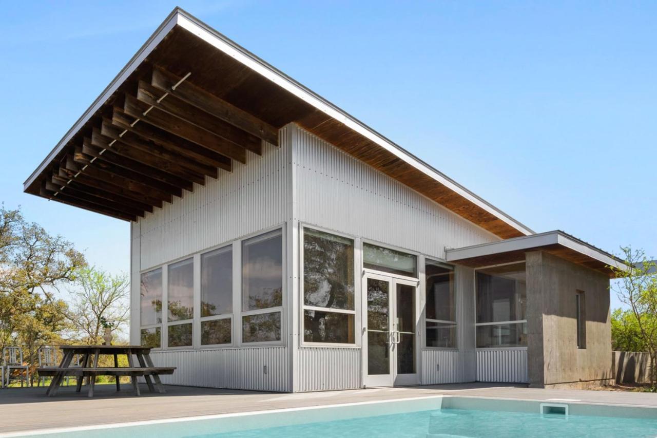 Lazo House - Riverfront With Overlooking Llano River Bagian luar foto