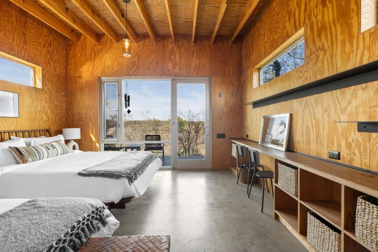 Lazo House - Riverfront With Overlooking Llano River Bagian luar foto