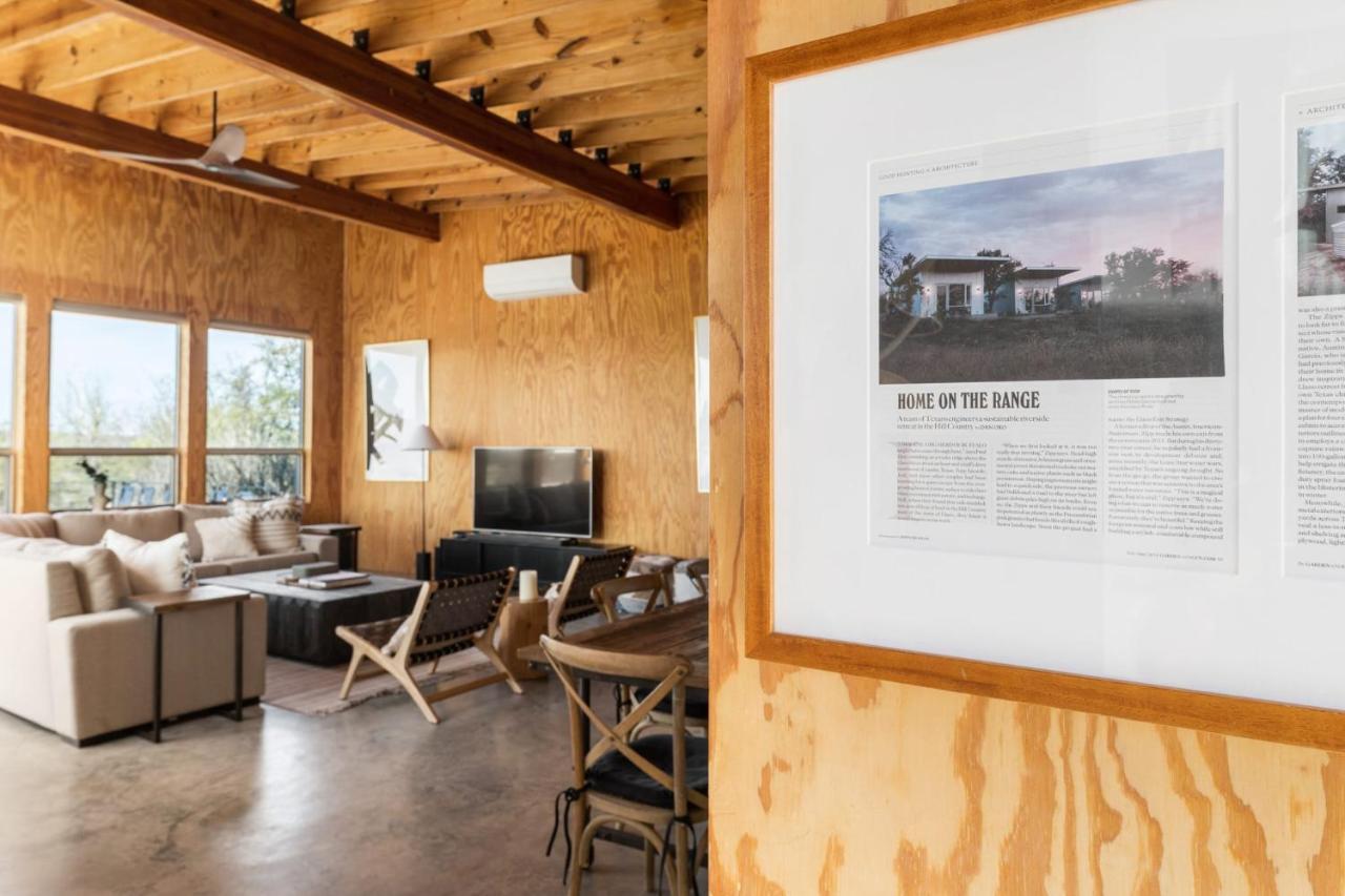 Lazo House - Riverfront With Overlooking Llano River Bagian luar foto