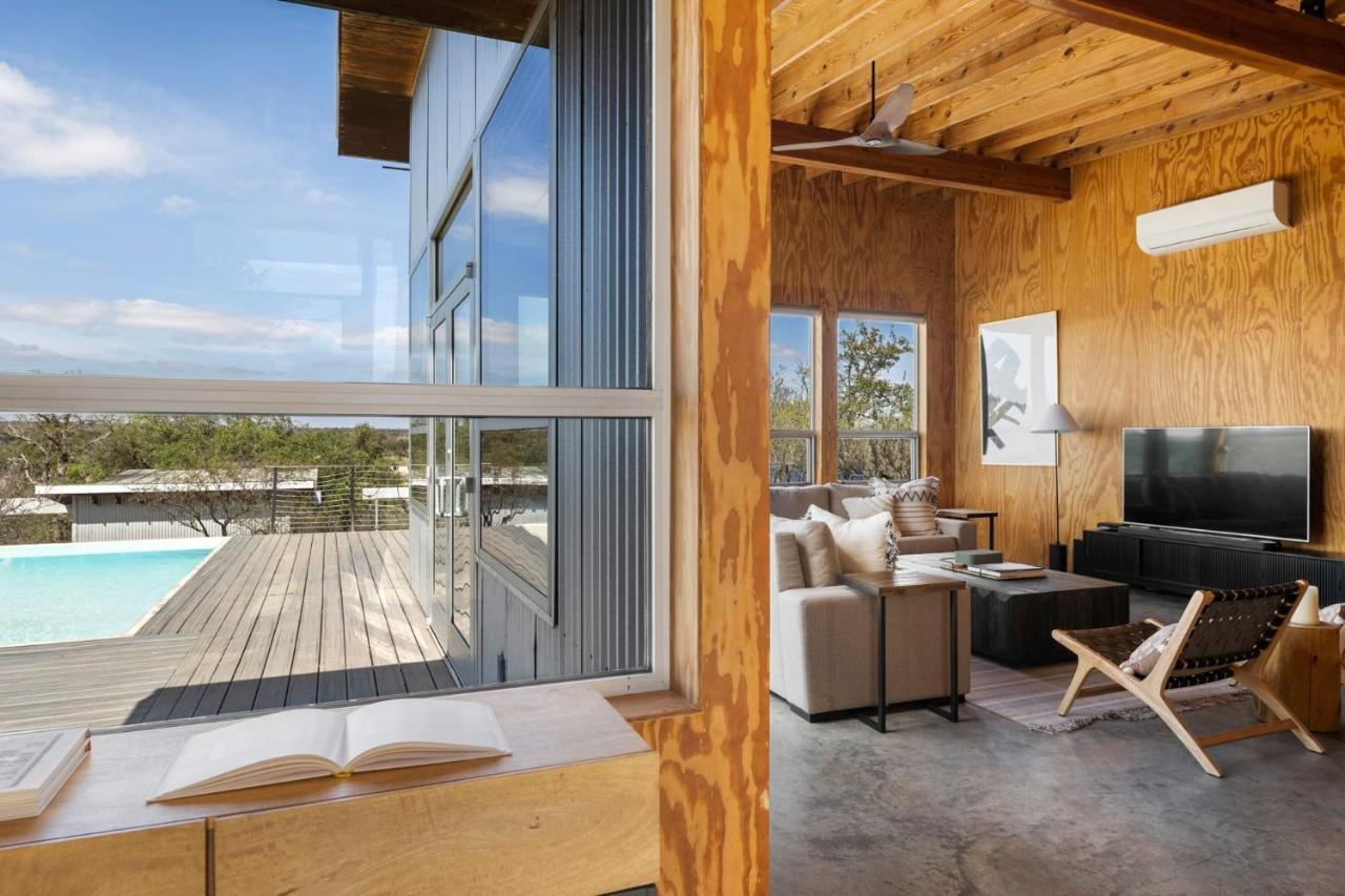 Lazo House - Riverfront With Overlooking Llano River Bagian luar foto