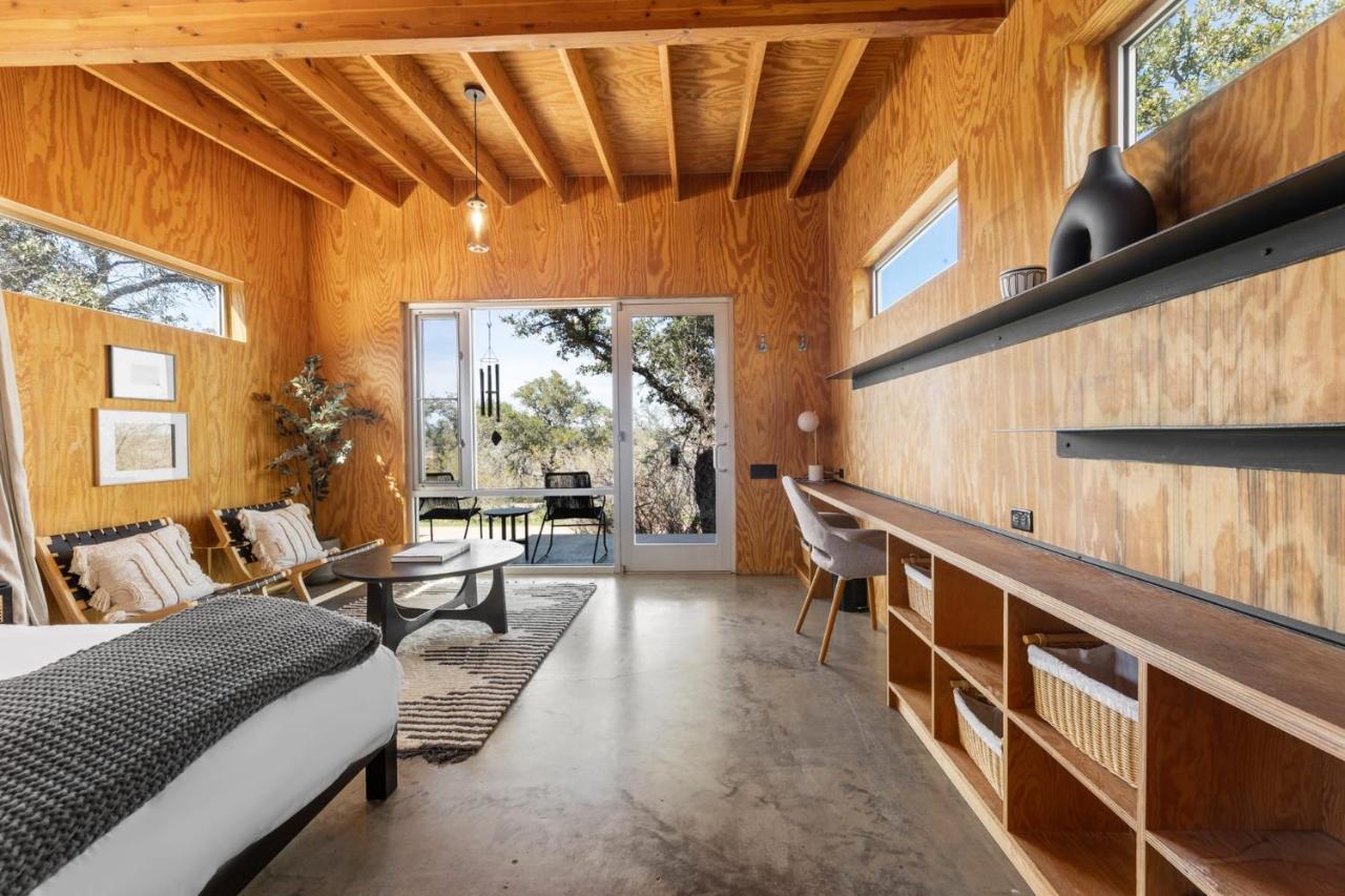 Lazo House - Riverfront With Overlooking Llano River Bagian luar foto