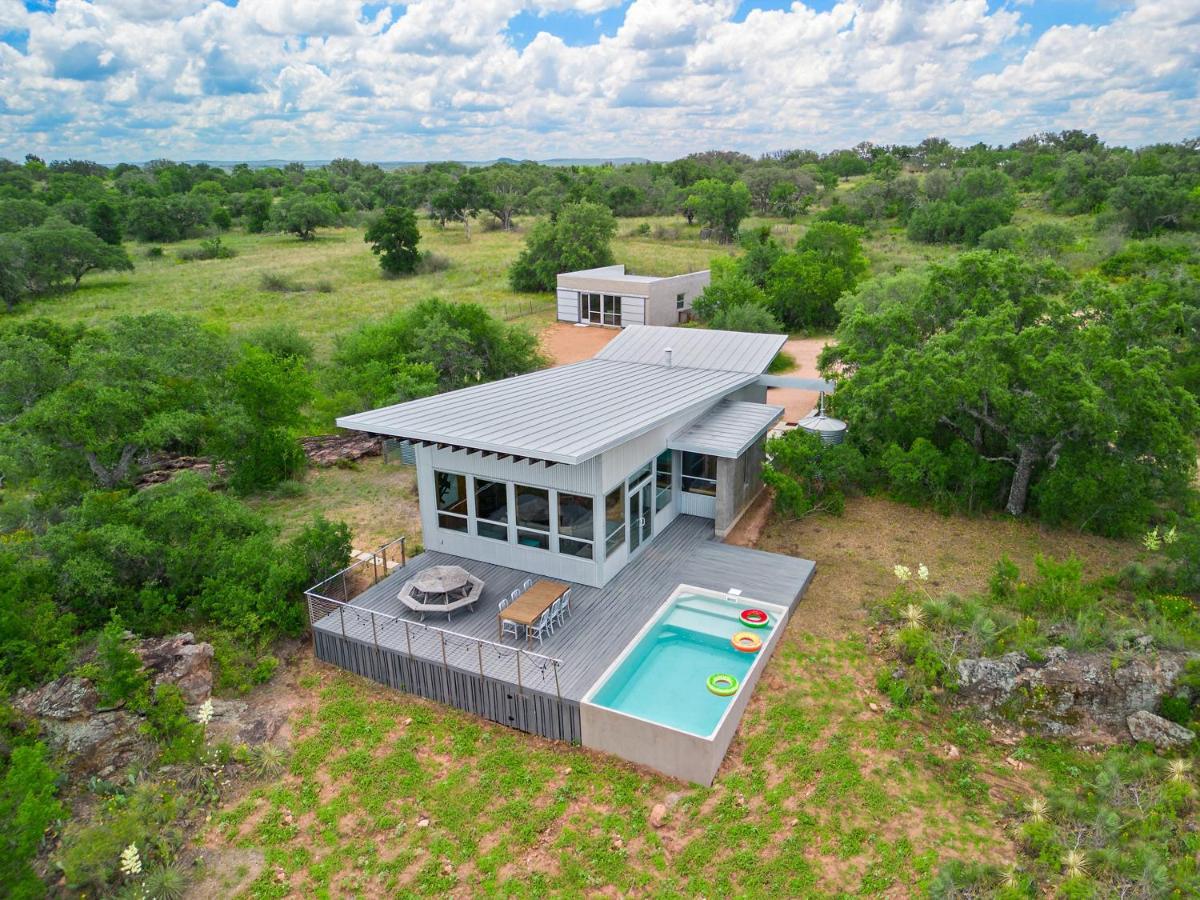 Lazo House - Riverfront With Overlooking Llano River Bagian luar foto