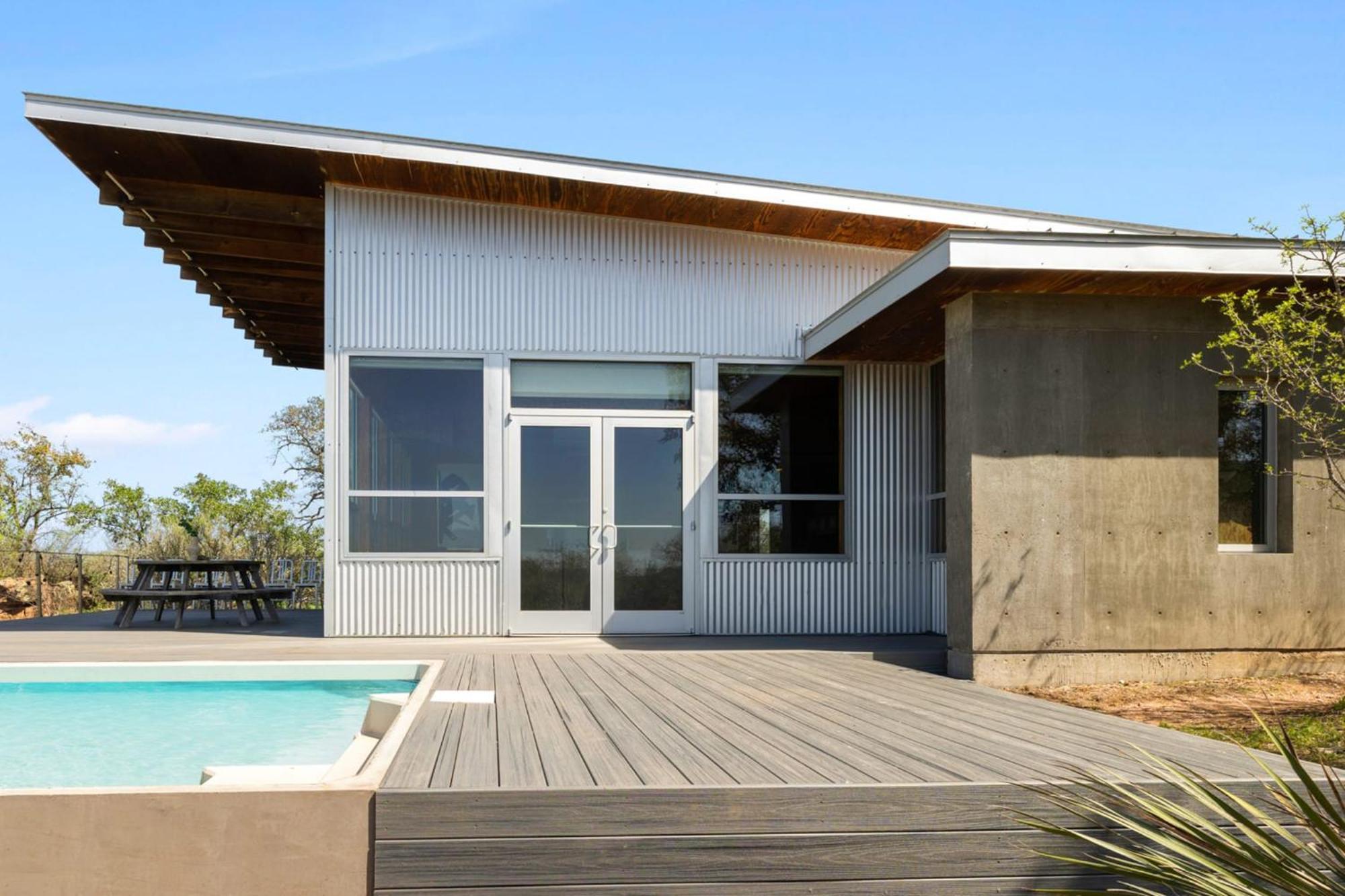 Lazo House - Riverfront With Overlooking Llano River Bagian luar foto