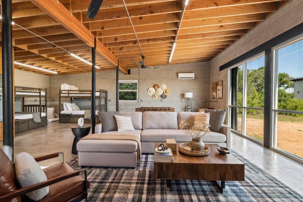 Lazo House - Riverfront With Overlooking Llano River Bagian luar foto