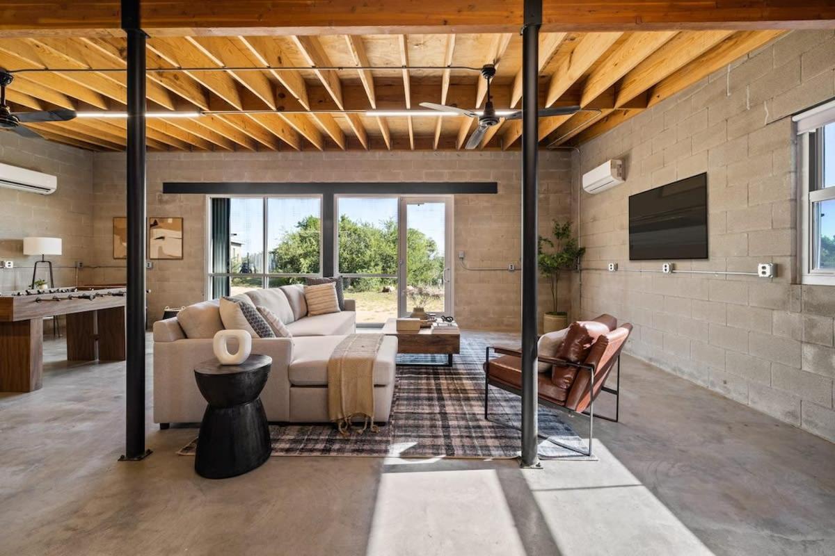 Lazo House - Riverfront With Overlooking Llano River Bagian luar foto