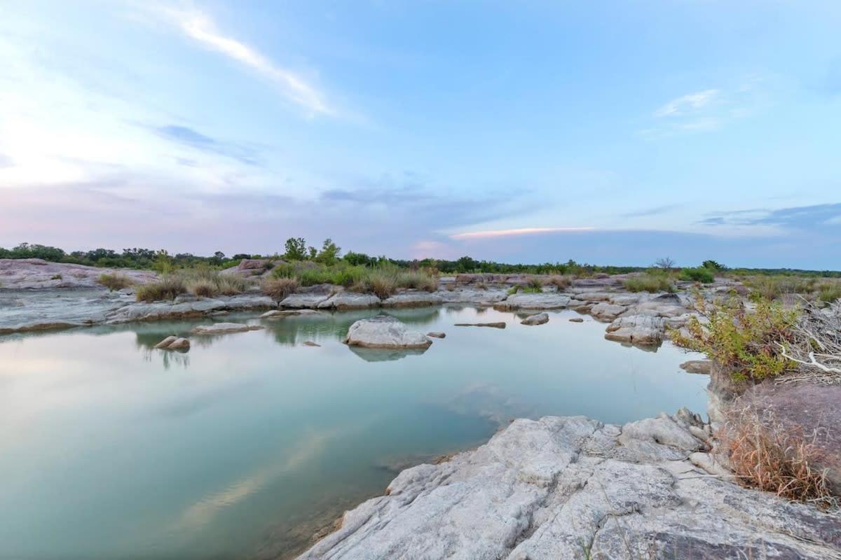 Lazo House - Riverfront With Overlooking Llano River Bagian luar foto