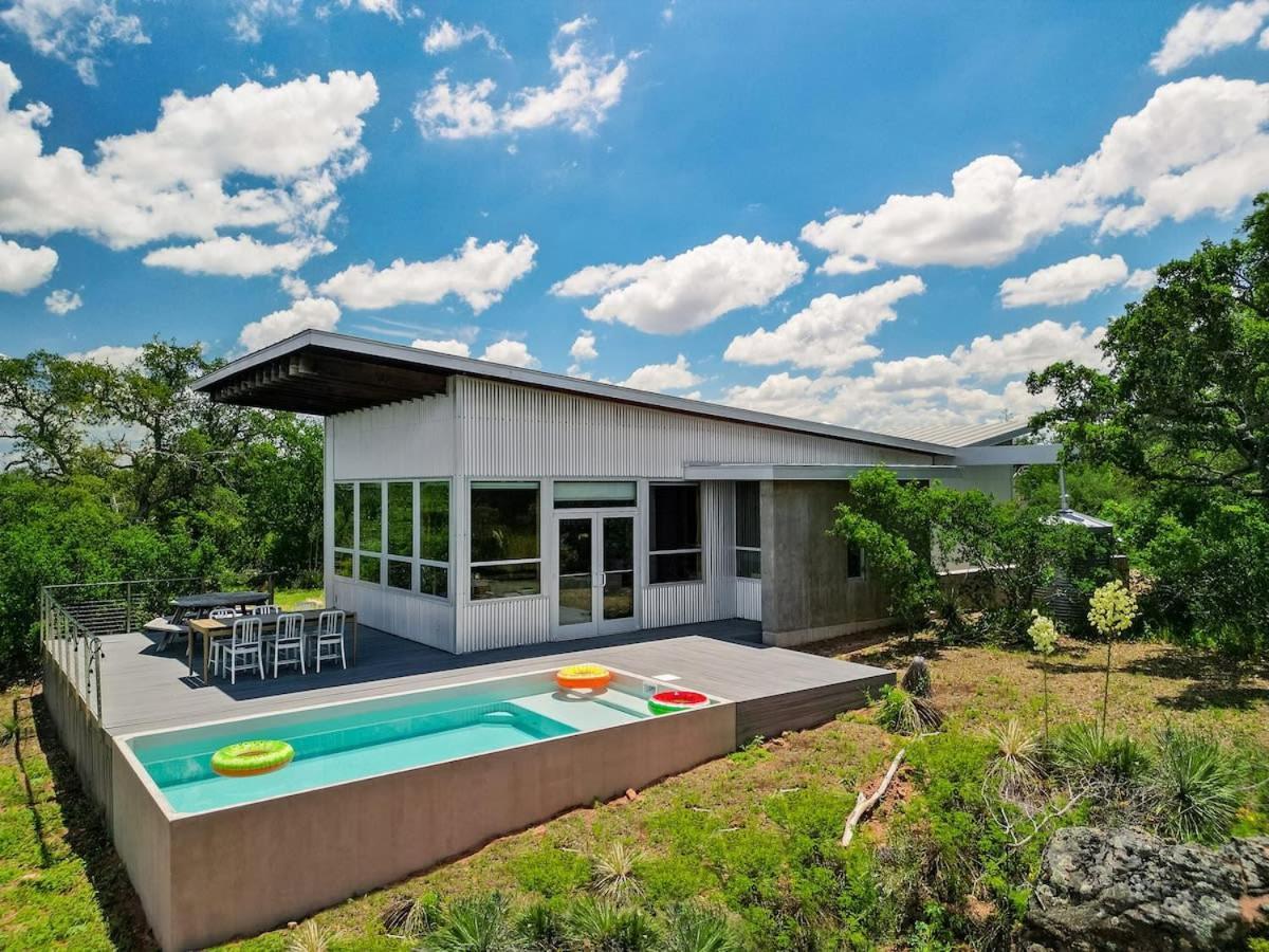 Lazo House - Riverfront With Overlooking Llano River Bagian luar foto