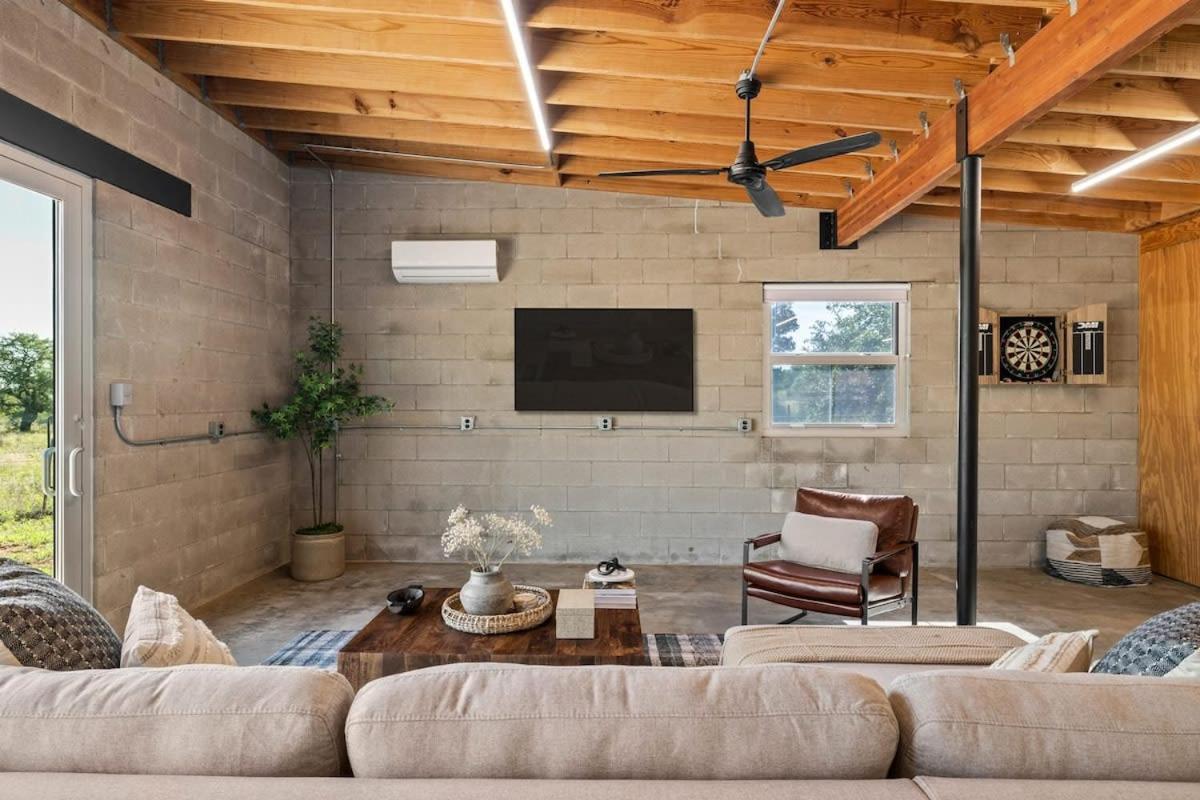 Lazo House - Riverfront With Overlooking Llano River Bagian luar foto