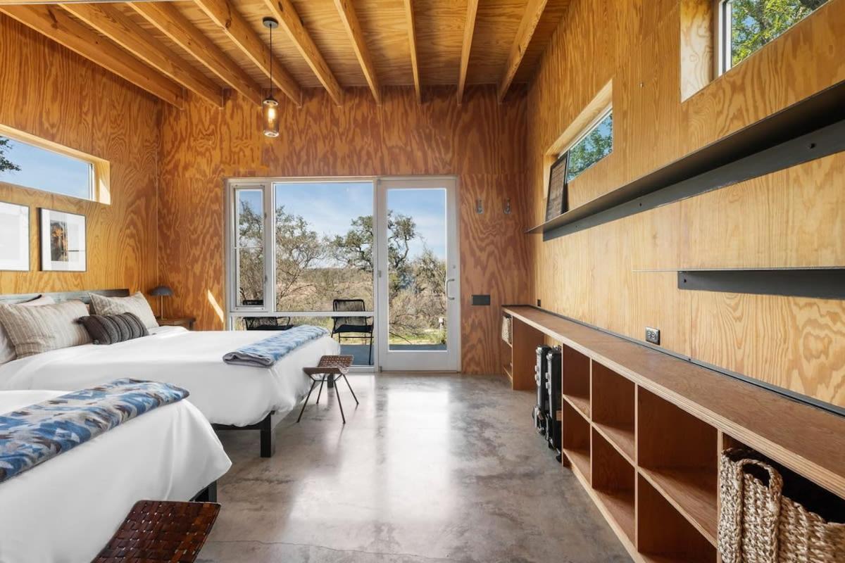 Lazo House - Riverfront With Overlooking Llano River Bagian luar foto