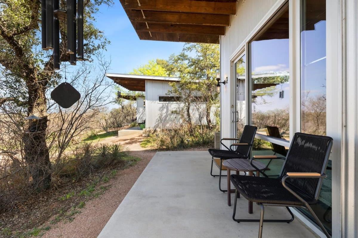 Lazo House - Riverfront With Overlooking Llano River Bagian luar foto