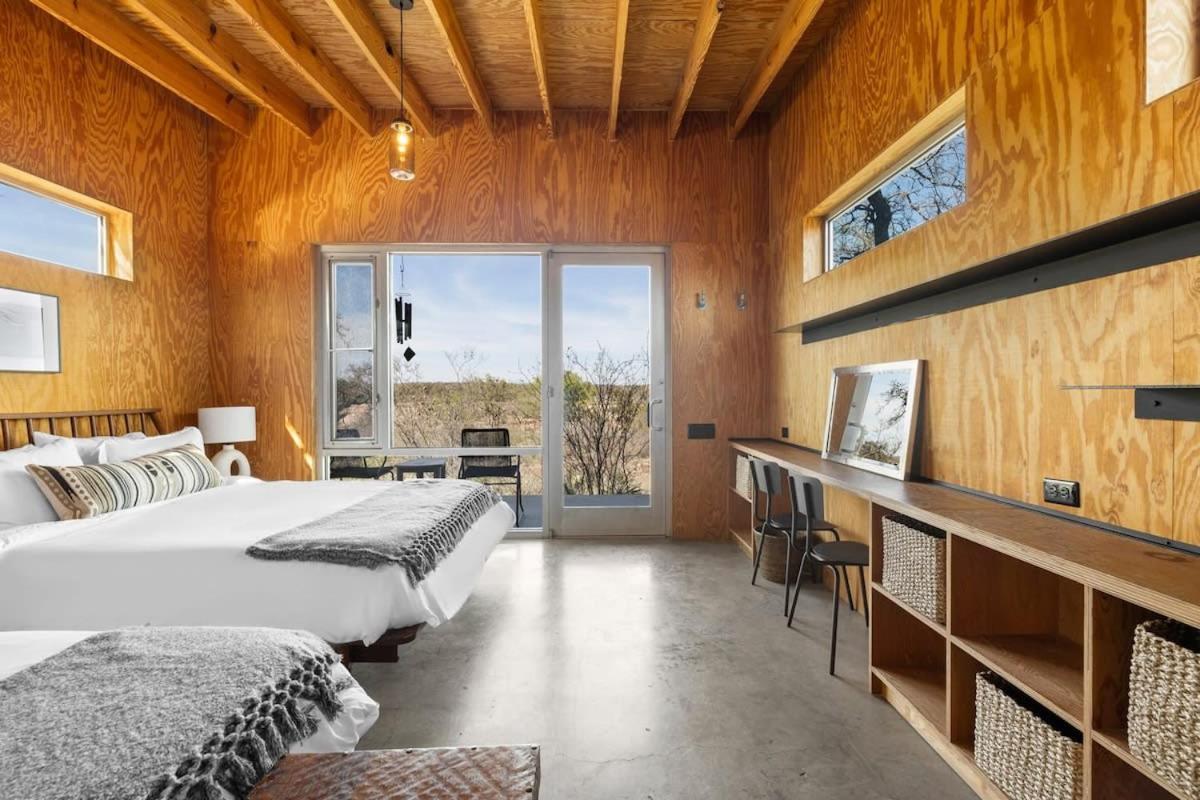 Lazo House - Riverfront With Overlooking Llano River Bagian luar foto