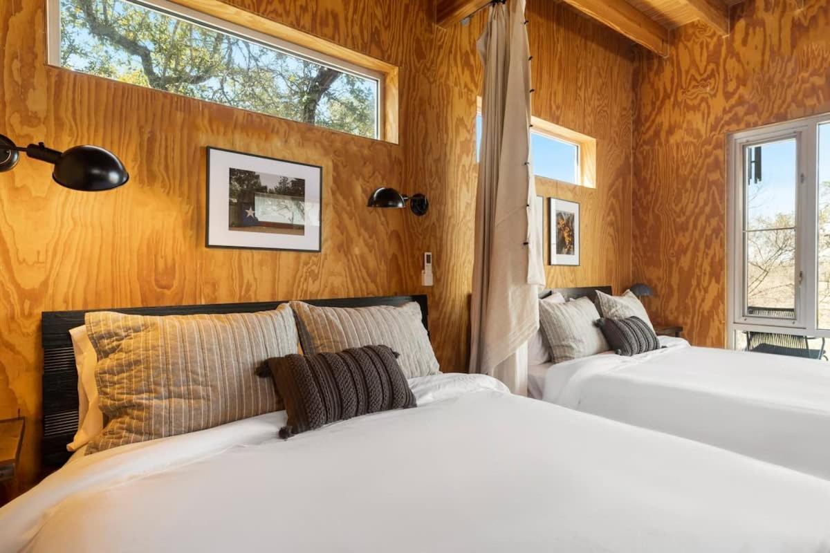 Lazo House - Riverfront With Overlooking Llano River Bagian luar foto