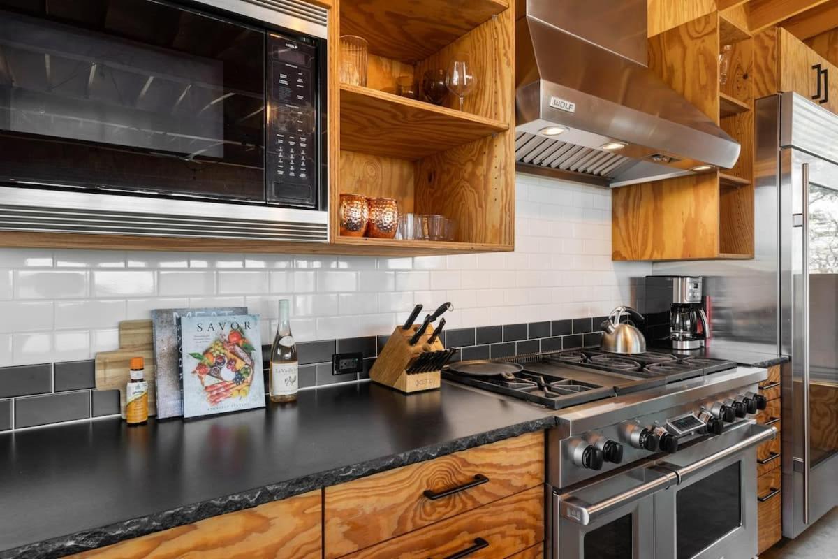 Lazo House - Riverfront With Overlooking Llano River Bagian luar foto