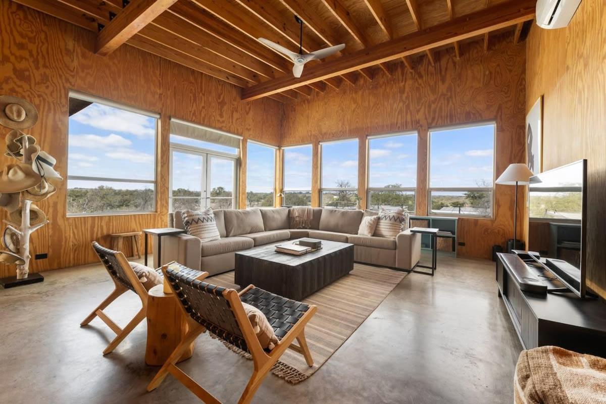 Lazo House - Riverfront With Overlooking Llano River Bagian luar foto
