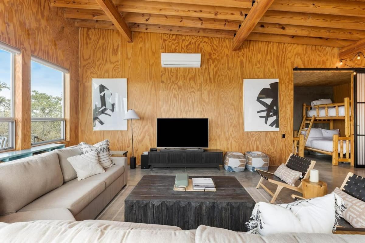 Lazo House - Riverfront With Overlooking Llano River Bagian luar foto