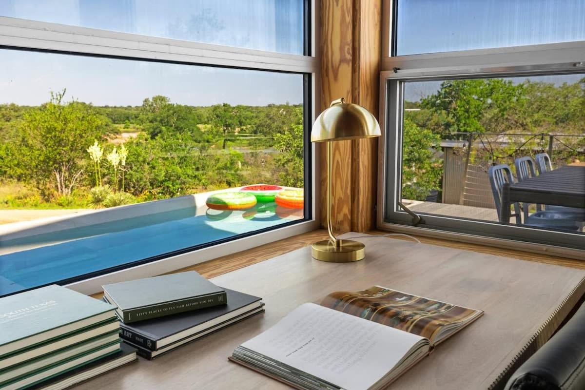Lazo House - Riverfront With Overlooking Llano River Bagian luar foto