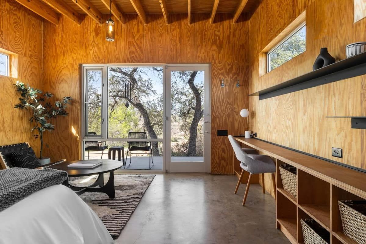 Lazo House - Riverfront With Overlooking Llano River Bagian luar foto