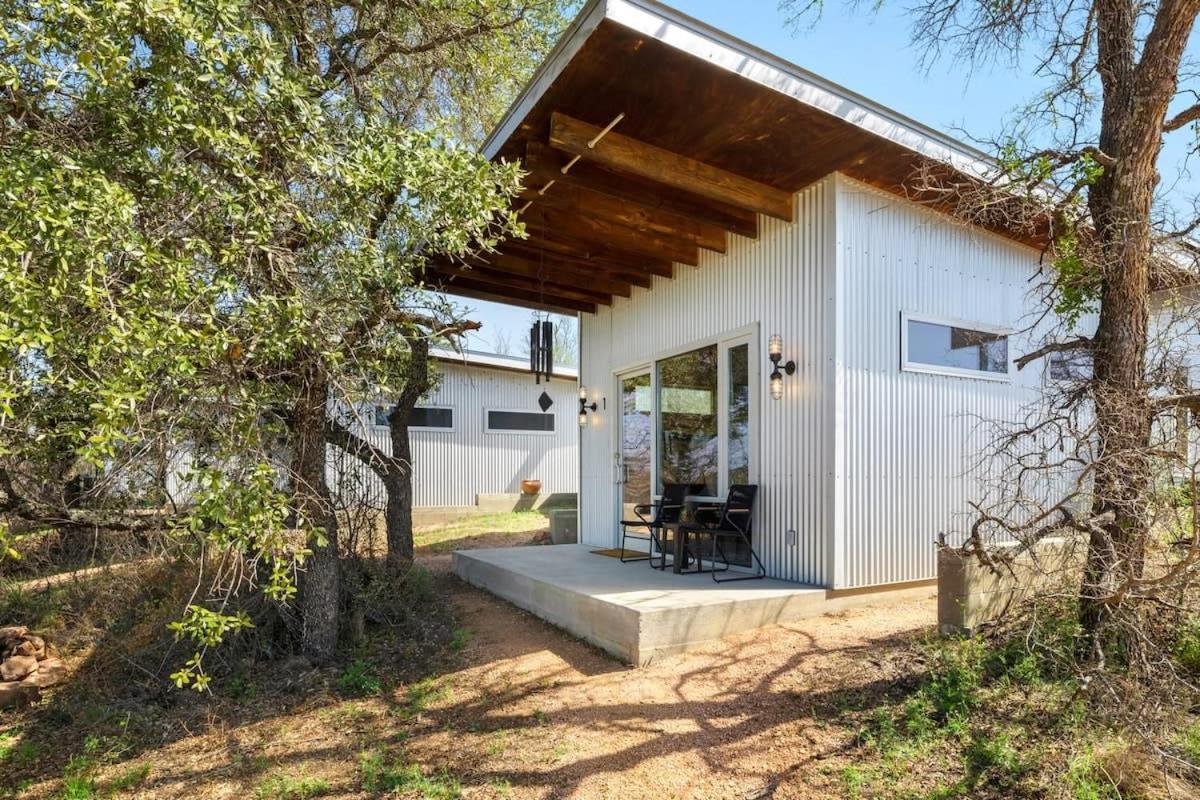 Lazo House - Riverfront With Overlooking Llano River Bagian luar foto